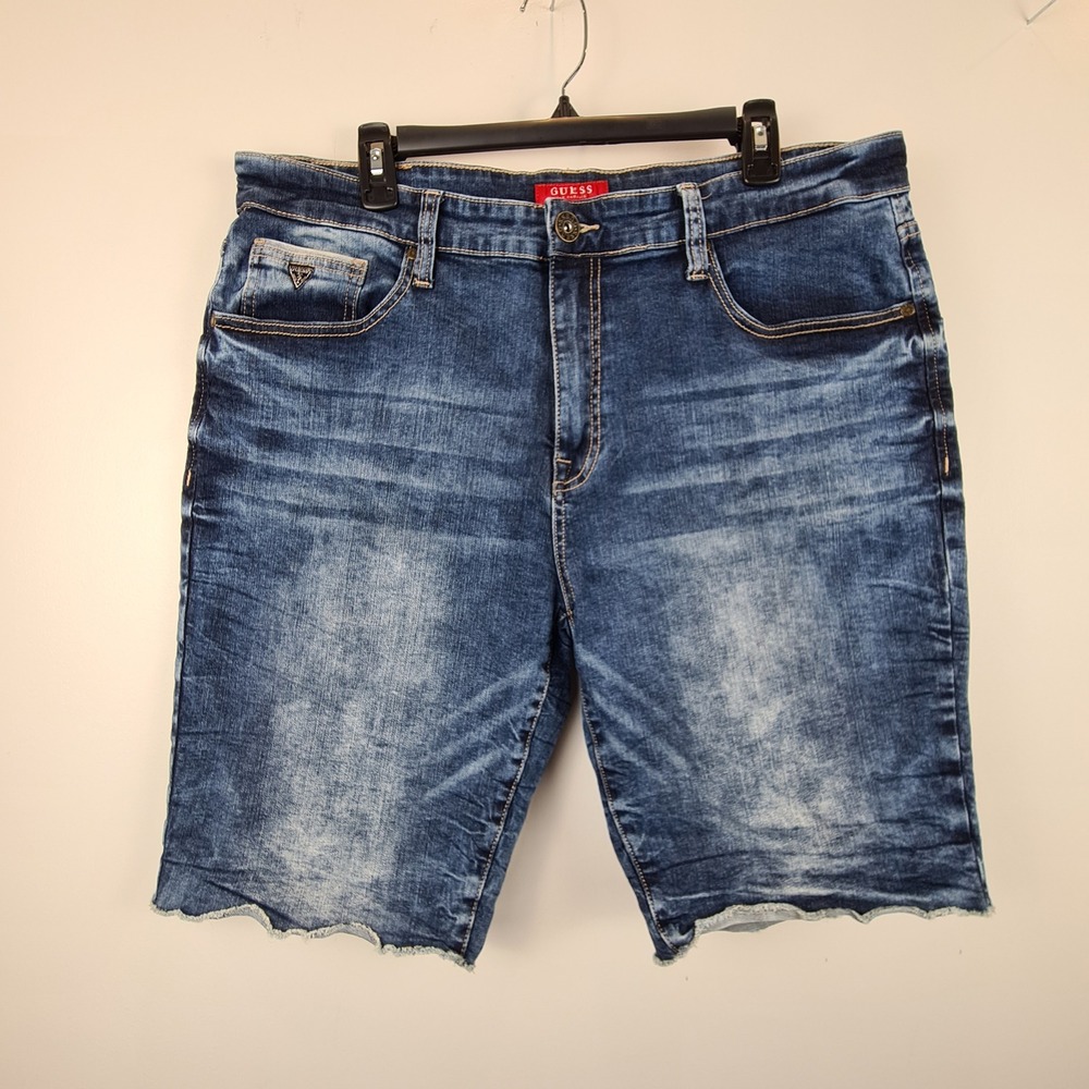 Guess Mens Denim Shorts Medium Wash Blue‎ Raw Hem Size 36 Acid Wash Y2K Urban